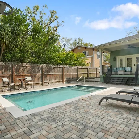 Modern Poolside Retreat & Cozy Escape Villa